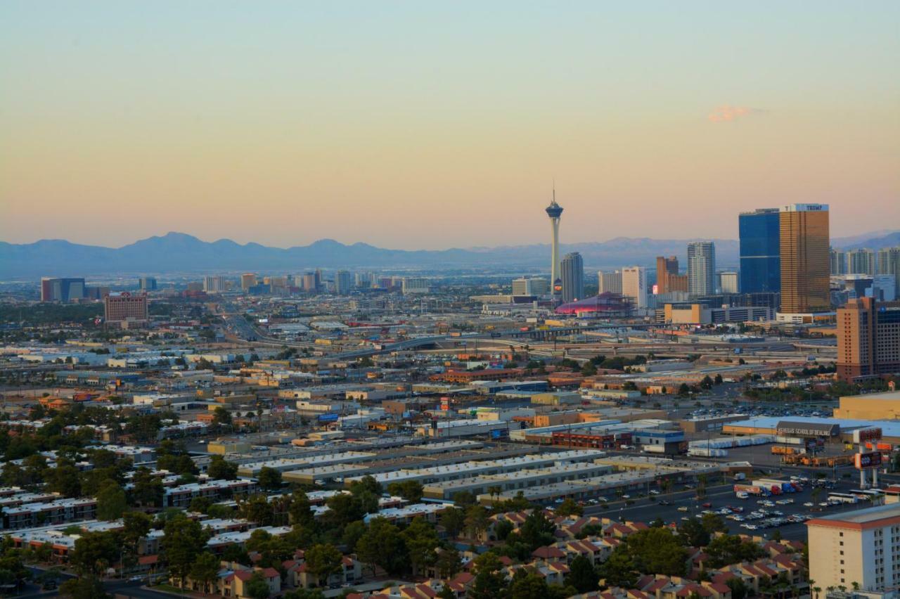 Palms Place Hotel Stripview With Open Balcony -33 Las Vegas Exterior photo
